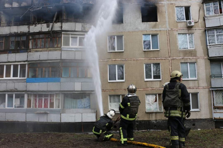 Оккупанты сожгли многоэтажку в Харькове…