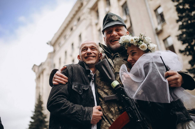 В Харькове медики-волонтеры сыграли свад…
