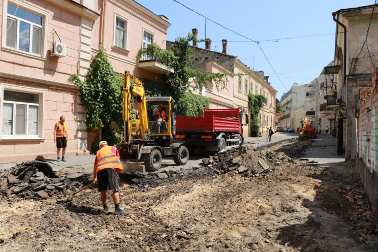 В Воронцовском переулке сняли асфальт…