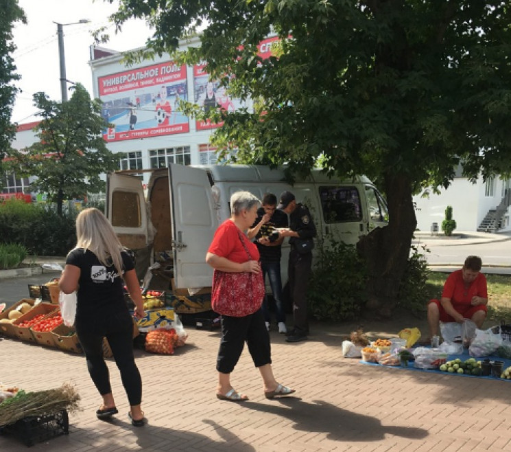 Через скарги мешканців поганяли торговці…