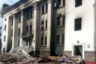 Жертвами бомбардировок Мариупольского др…