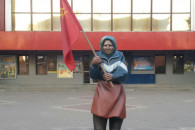"Бабушка с флагом СССР": Пенсионерка на…