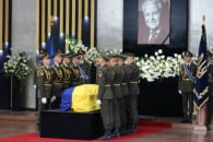 У Києві відбувається церемонія прощання…