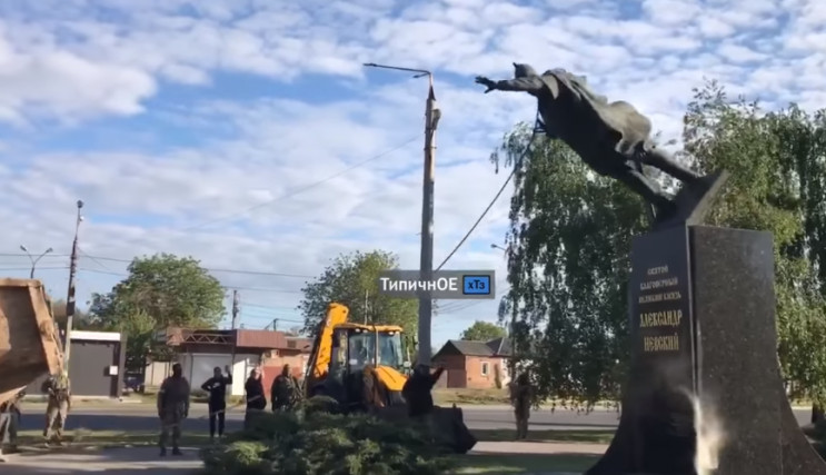 В Харькове снесли памятник русскому княз…