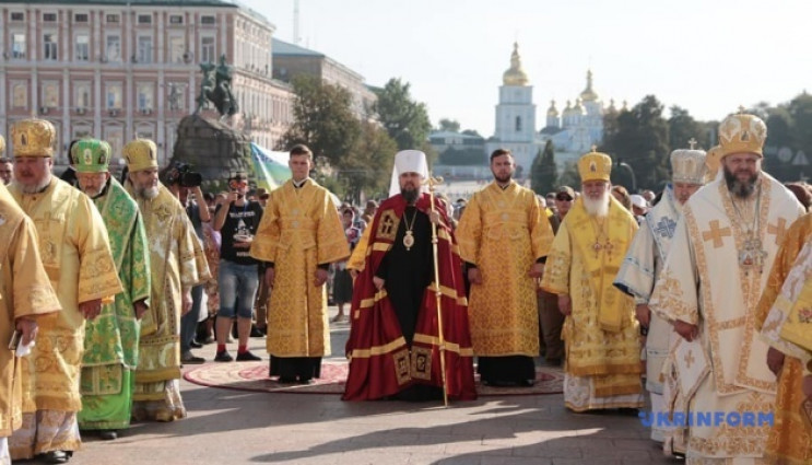 У Софії Київській проходить літургія до…