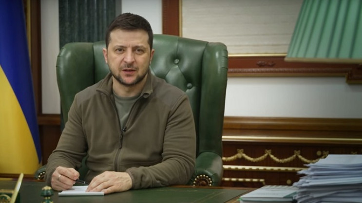 Зеленский ответил на петицию о выезде из…