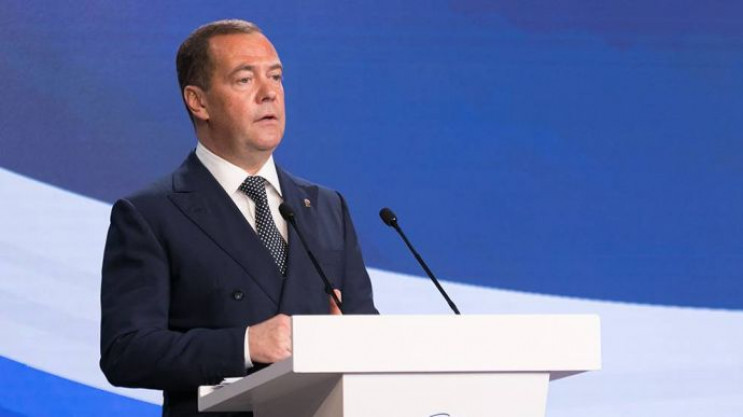 Пугает войной: Медведев устроил истерику…