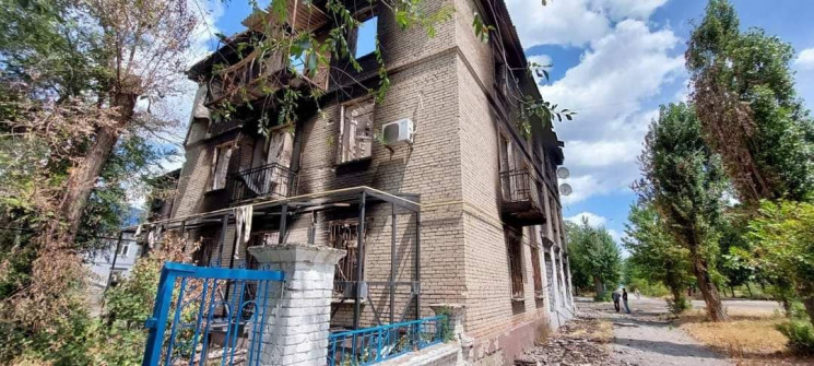 У Лисичанську рашисти "знищують будинок…