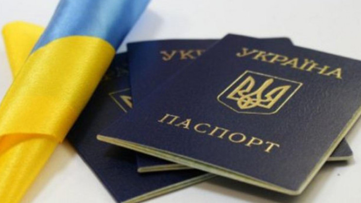 Четверо осіб позбавлені громадянства Укр…