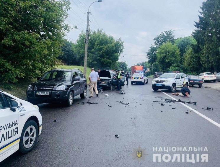 Погоня на Рівненщині: розбито п'ять авто…