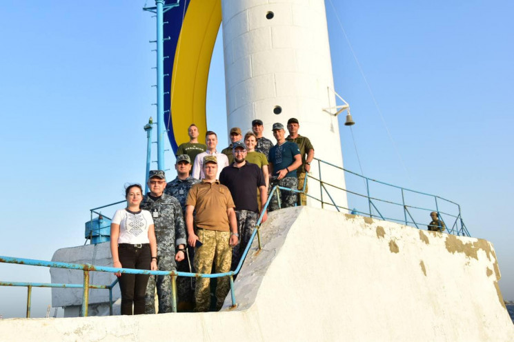 На маяку в Одесі замайорів 18-метровий п…
