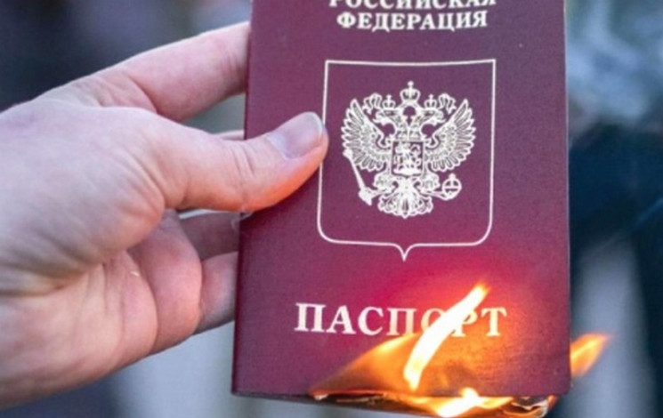 У Бердянську окупанти провалюють паспорт…