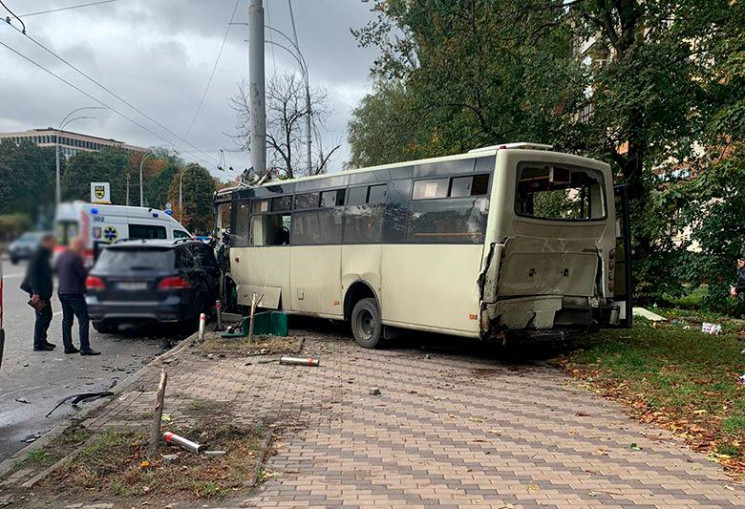 Жахлива ДТП з автобусом у Києві: 23 люде…