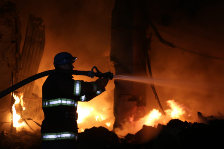 Рашисти вночі обстріляли Харків: сталася…