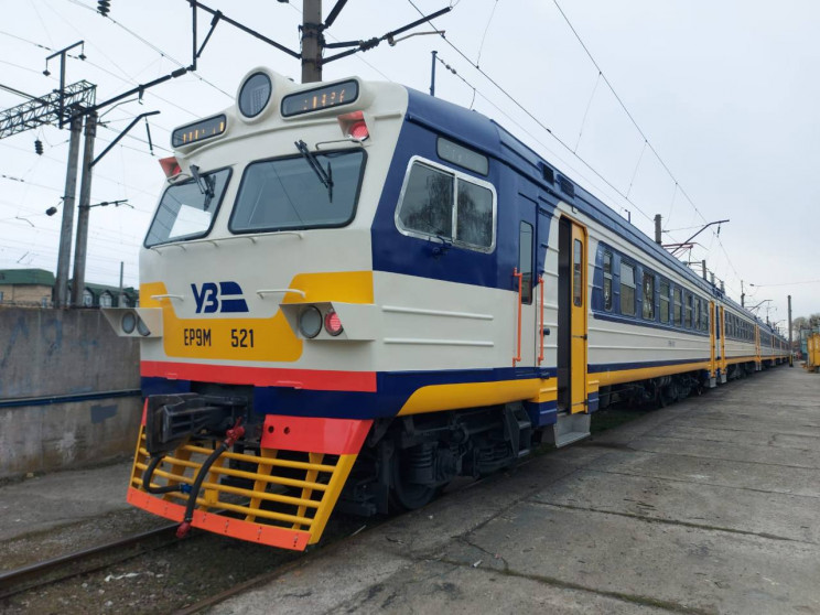 Все поезда отправляются из Киева и прибы…