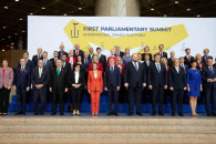 Учасники Першого Парламентського саміту…