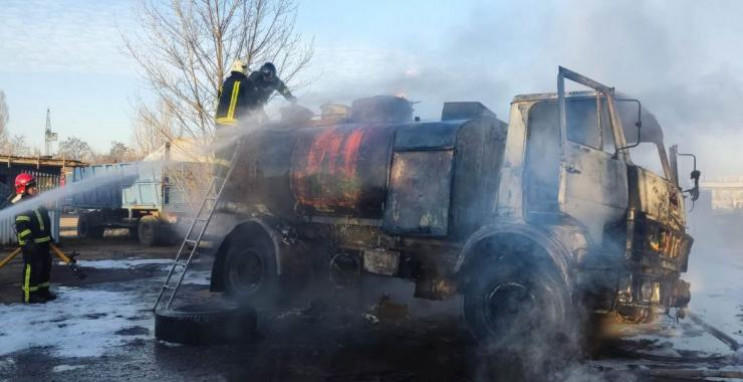 В Харькове горел бензовоз, пожар был вид…