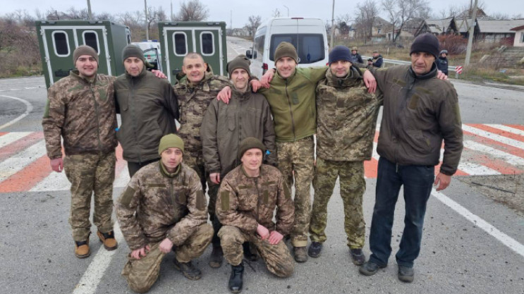 Украина вернула домой еще 12 пленных…