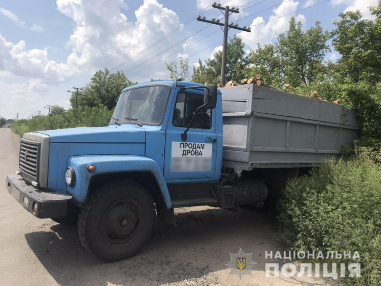 На Харківщині поліція зупинила вантажівк…