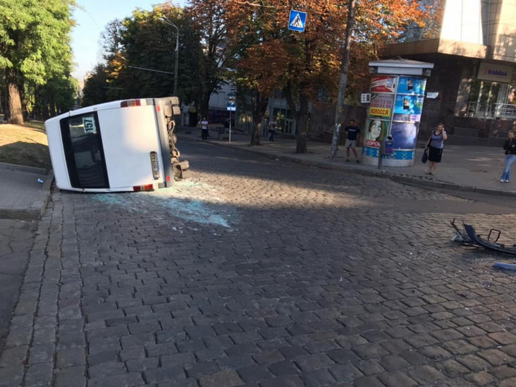 В центре Днипра маршрутка с пассажирами…