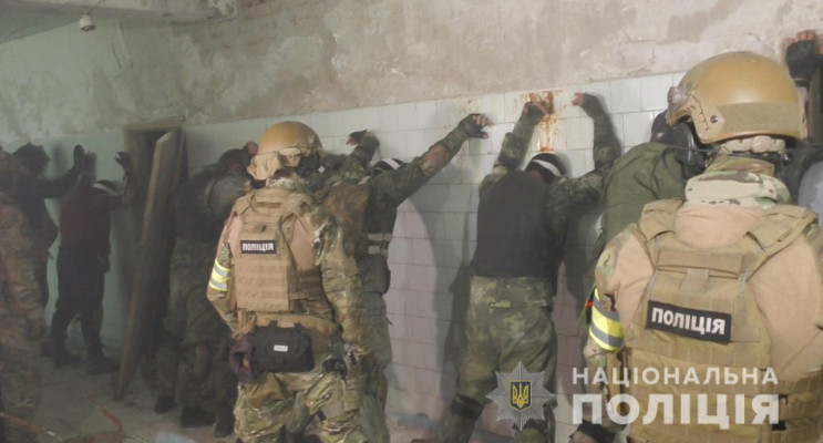 У Кам'янському спецпризначенці "штурмува…