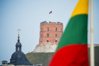 Пушки, вертолеты и боеприпасы: Литва офи…