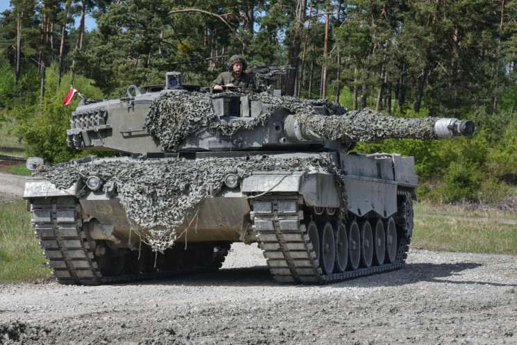 Німеччина погодила передачу Україні танк…