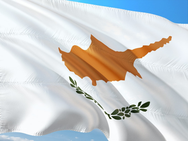 Кипр еще на год продлил украинцам право…