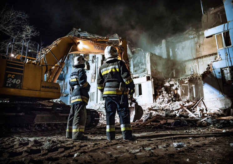 Удар по будинку в Запоріжжі: рятувальні…