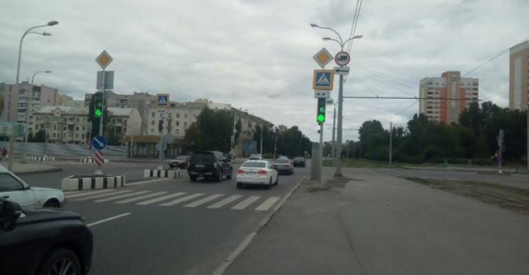 В Харькове появился светофор на аварийно…