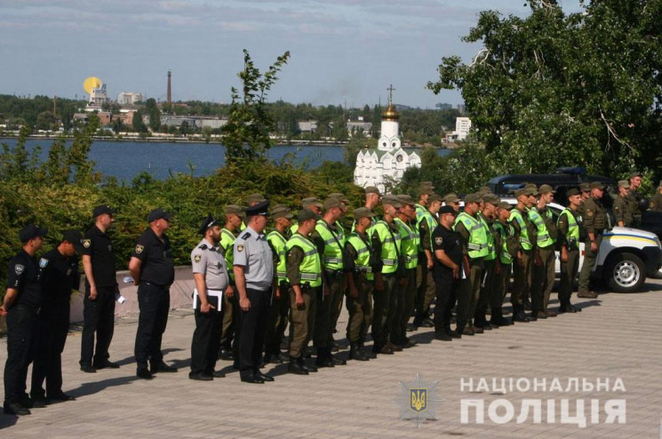 На вулиці спальних районів Дніпра вивели…