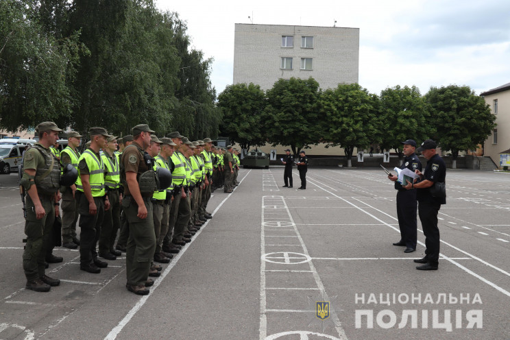 На улицы Харькова вывели гвардейцев…