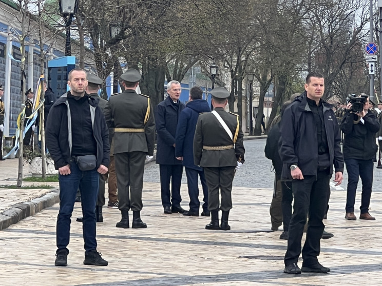 У Київ з візитом прибув генсек НАТО Стол…