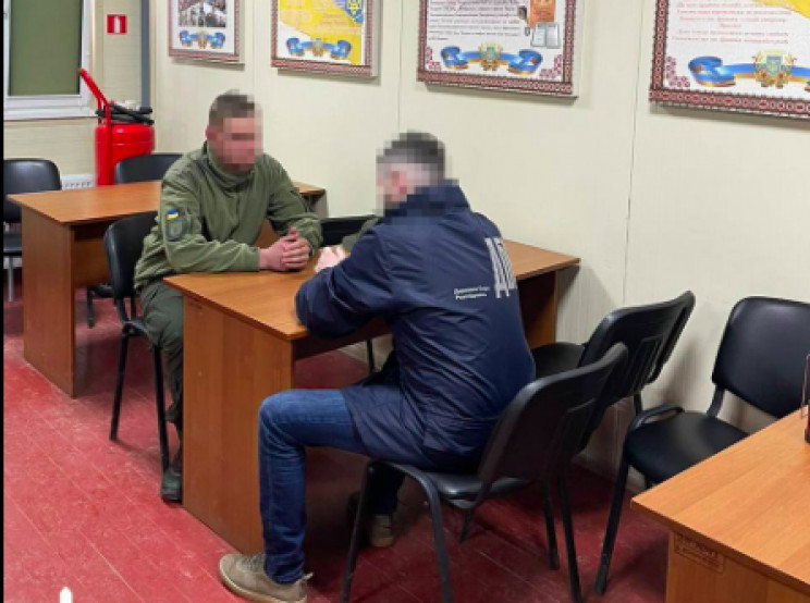 Працівники ДБР повідомили про підозру оф…