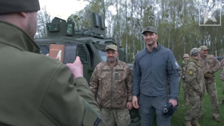Владимир Кличко вместе с волонтерами "Ук…