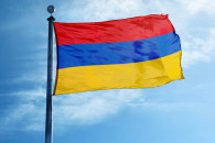 Надругательство над флагами в Ереване -…