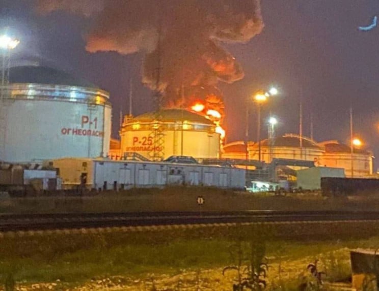 На росіїї горить нафтобаза в краснодарсь…