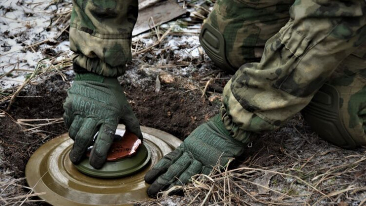 Детская жизнь - цена минной угрозы в Укр…