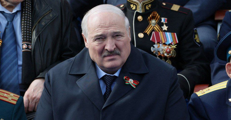 Лукашенку після параду в москві стало зл…