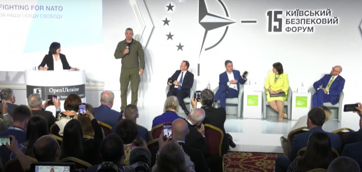 Виталий Кличко на Киевском форуме безопа…