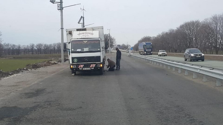 На в'їзді до Дніпра блокують роботу комп…