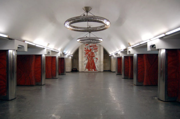 В киевском метро пассажирка попала под п…