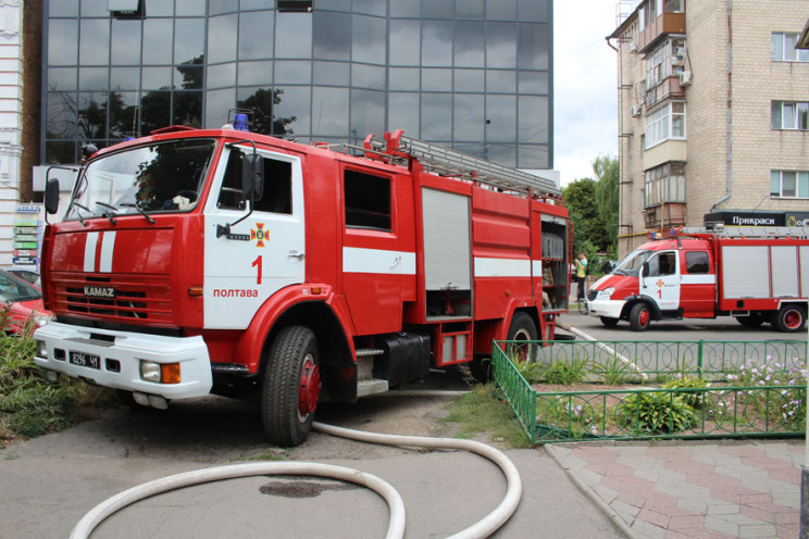 В центрі Полтави спалахнув гараж…