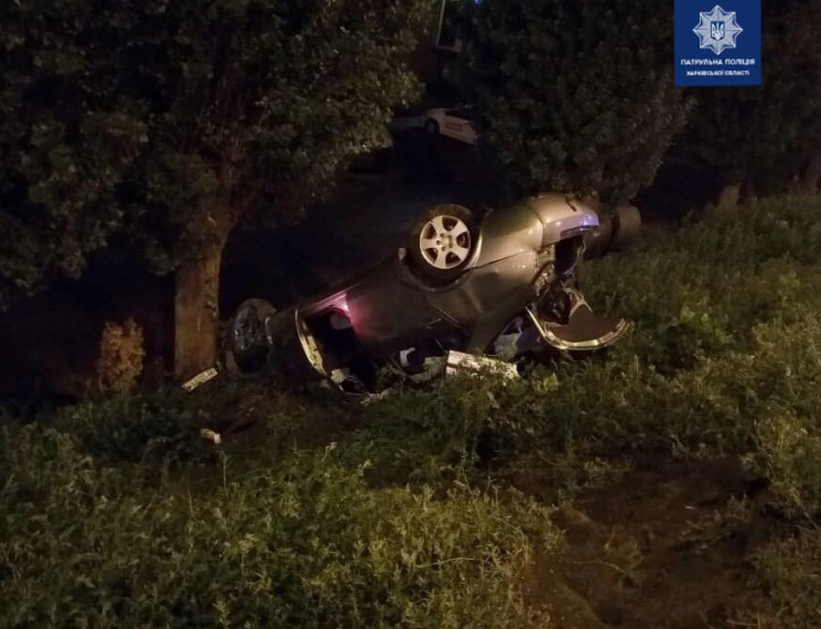 В Харькове возле моста перевернулся авто…