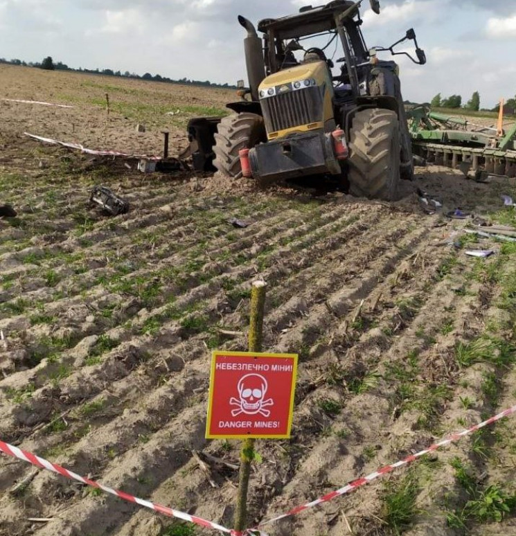 На Харківщині трактор підірвався на боєп…