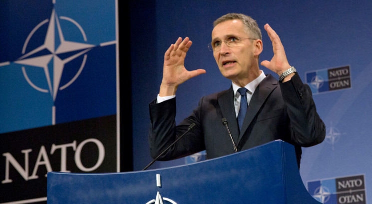 Поступляться чи відкупляться: Що НАТО ро…