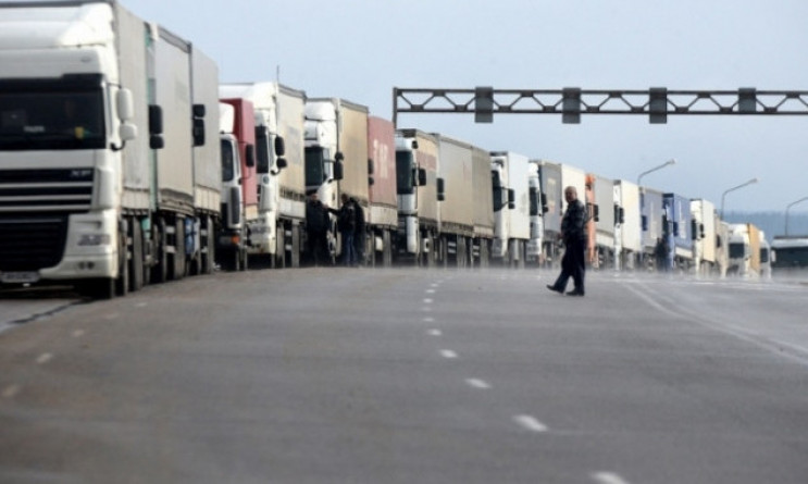 В Києві відзавтра дозволять рух вантажів…