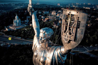 У Києві встановили тризуб на монументі "…