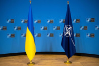 В НАТО предложили Украине "поделиться" т…