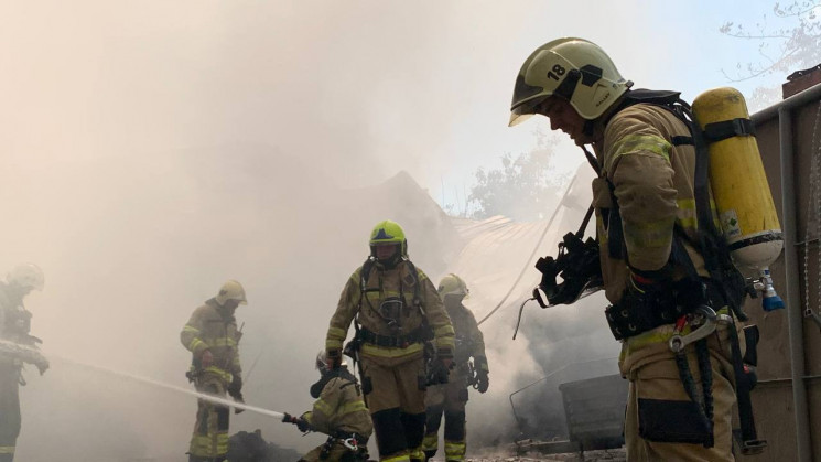 Масштабна пожежа на околиці Києва: Перші…